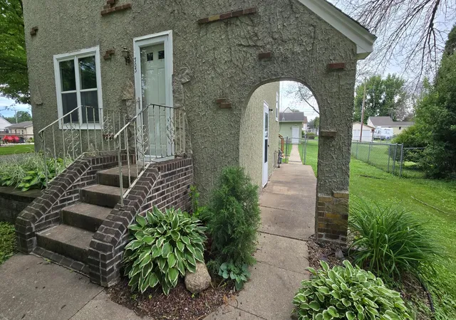 Homes for sale in Blooming Prairie, MN | 303 W Main St, Blooming Prairie, MN 55917 | MLS# 7090970
