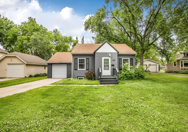2nd image of 635 E 2nd St, Litchfield, MN 55355 | MLS# 7091010