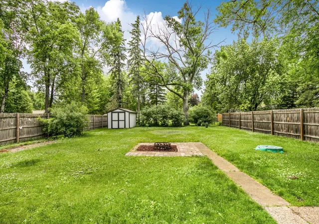 3rd image of 635 E 2Nd St, Litchfield, MN 55355 | MLS# 7091010