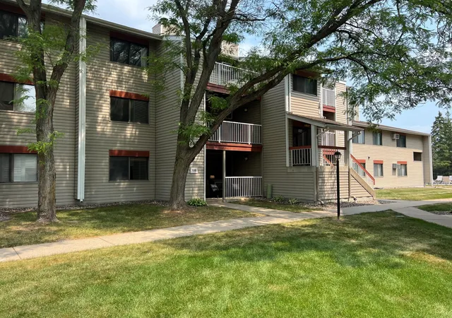 2nd image of 350 Shelard Pkwy, Minneapolis, MN 55426