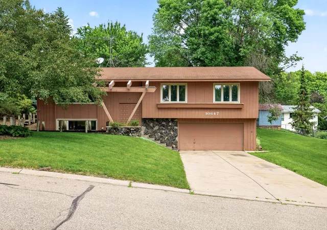 Homes for sale in Bloomington, MN | 10647 Utica Rd, Bloomington, MN 55437 | MLS# 7091076