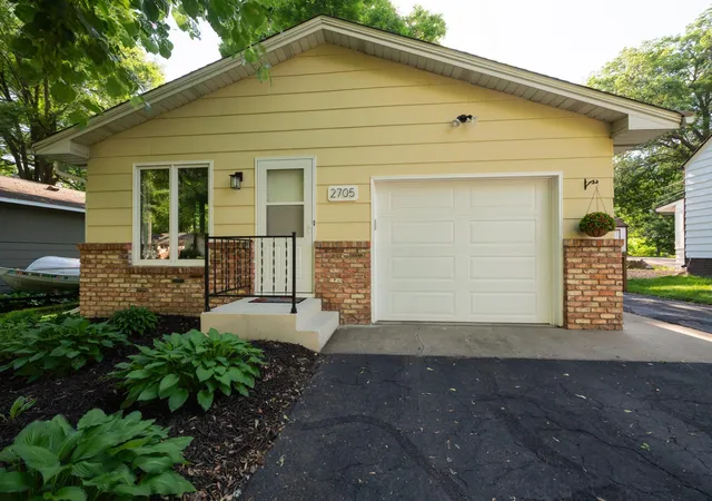 2nd image of 2705 Larch Ln N, Minneapolis, MN 55441 | MLS# 7091079