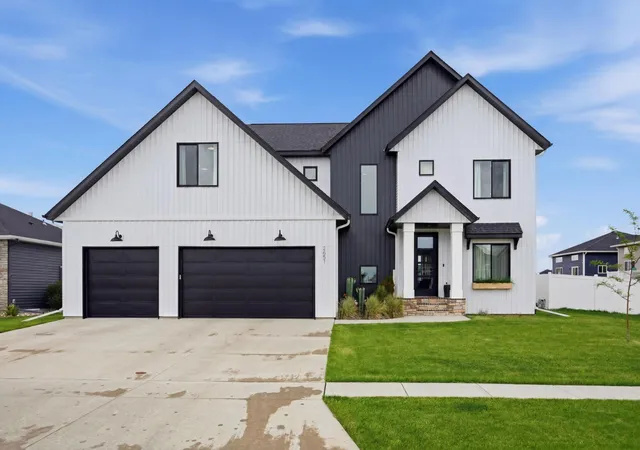 Photo 4 of Single family home for sale at 2651 Golden Ln S, Fargo, ND 58104 | MLS# 7091123 | Listing updated on 2026-10-19