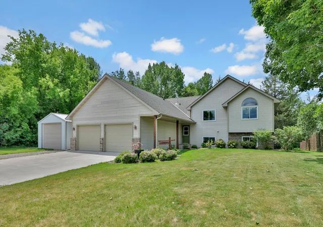 Homes for sale in Lindstrom, MN | 31066 Cedar Ridge Dr, Lindstrom, MN 55045 | MLS# 7091148