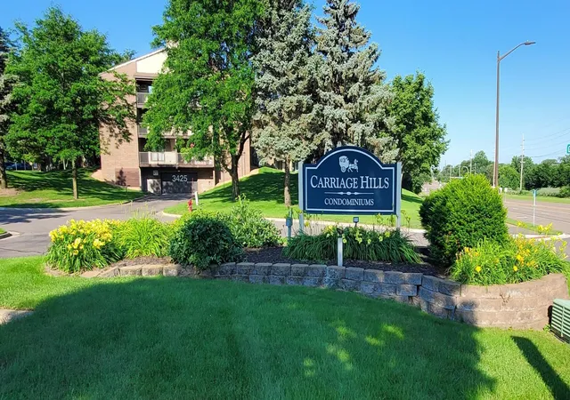 Homes for sale in Eagan, MN | 3420 Golfview Dr #121, Eagan, MN 55123 | MLS# 7091178