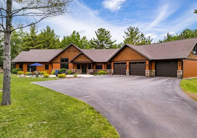 1st image of 1801 20th Ave, Two Harbors, MN 55616 | MLS# 7091203