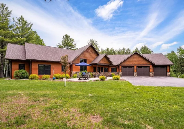 3rd image of 1801 20Th Ave, Two Harbors, MN 55616 | MLS# 7091203