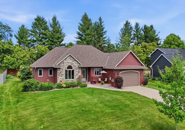 Homes for sale in River Falls, WI | 2311 Golf View Dr, River Falls, WI 54022 | MLS# 7091227