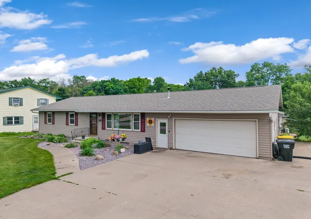 1st image of 1497 Claudia Ave, La Crescent, MN 55947 | MLS# 7091305