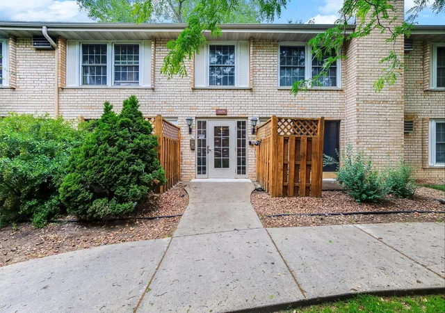 1st image of 4624 Cedar Lake Rd S #4, Minneapolis, MN 55416 | MLS# 7091312