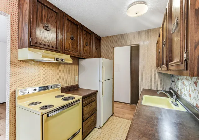 3rd image of 4624 Cedar Lake Rd S #4, Minneapolis, MN 55416 | MLS# 7091312