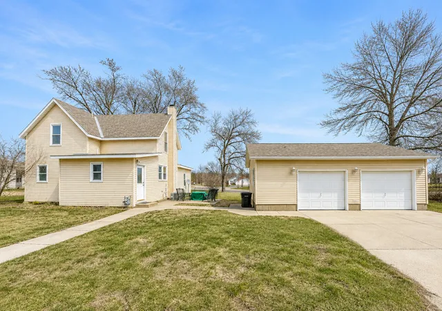 Homes for sale in Lake Crystal, MN | 672 S Anna Ave, Lake Crystal, MN 56055 | MLS# 7091328