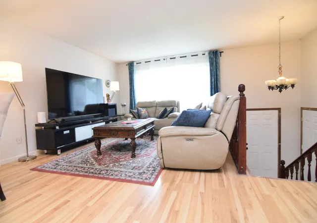 4th image of 4743 Ridgewind Trl, Eagan, MN 55122 | MLS# 7091366