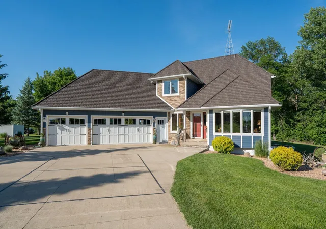 Homes for sale in Sherburn, MN | 16 Lake Shore Dr, Sherburn, MN 56171 | MLS# 7091401