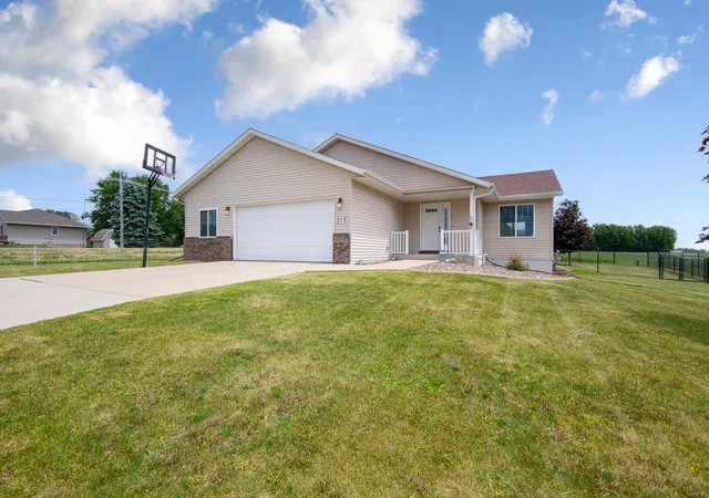 2nd image of 315 Hazeltine Ave Ne, Owatonna, MN 55060 | MLS# 7091414