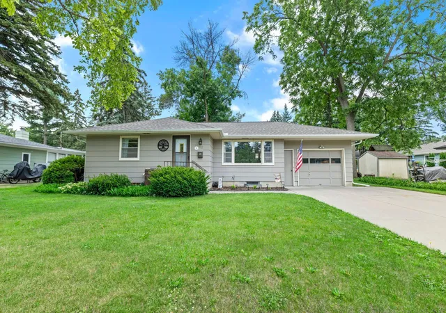 Homes for sale in Northfield, MN | 512 Woodley St E, Northfield, MN 55057 | MLS# 7091415