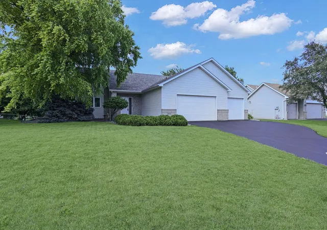 Homes for sale in Savage, MN | 6926 Taylor Dr, Savage, MN 55378 | MLS# 7091455