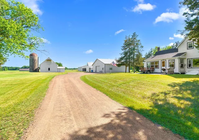 2nd image of 8946 285th Ave Ne, North Branch, MN 55056 | MLS# 7091458