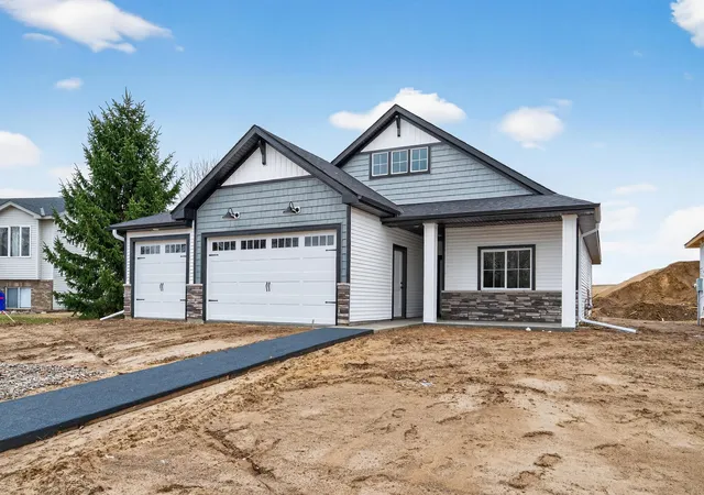 1st image of 1531 Jefferson St S, Cambridge, MN 55008 | MLS# 7091465