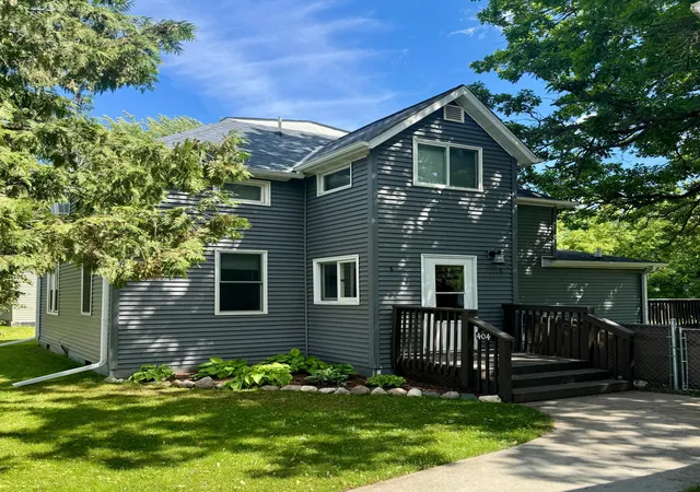 Photo 1 of Single family home for sale at 404 Elk St Nw, Warroad, MN 56763 | MLS# 7091498 | Listing updated on 2026-10-08