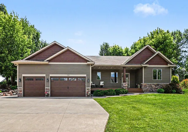 Homes for sale in New Prague, MN | 1120 Park Ln Se, New Prague, MN 56071 | MLS# 7091585
