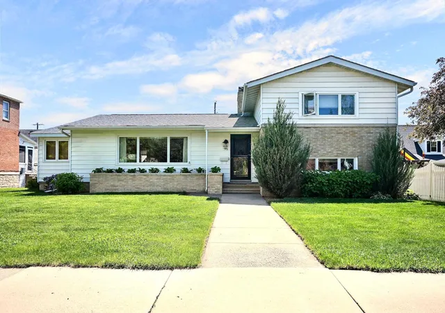 1st image of 65 E Broadway St, Winona, MN 55987 | MLS# 7091640