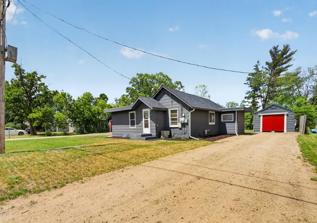 Photo 3 of Single family home for sale at 213 Roosevelt Rd Sw, Bemidji, MN 56601 | MLS# 7091648 | Listing updated on 2026-08-17