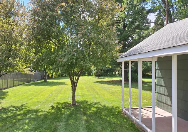 Photo 3 of Sale Pending at 1887 Oxford St N, Saint Paul, MN 55113 | MLS# 7091679 | Listing updated on 2026-08-15