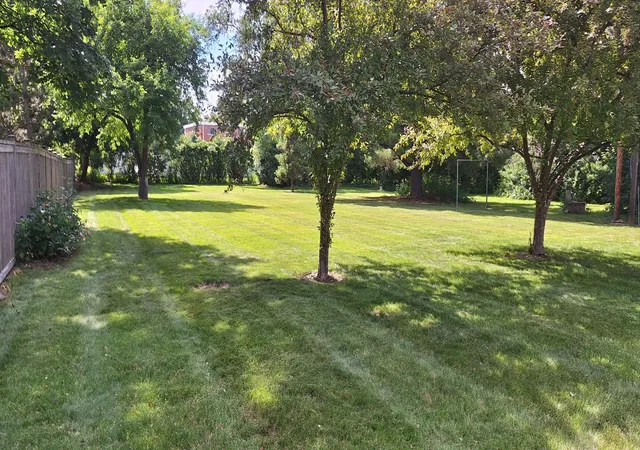 Photo 3 of Sale Pending at 1887 Oxford St N, Saint Paul, MN 55113 | MLS# 7091679 | Listing updated on 2026-08-15
