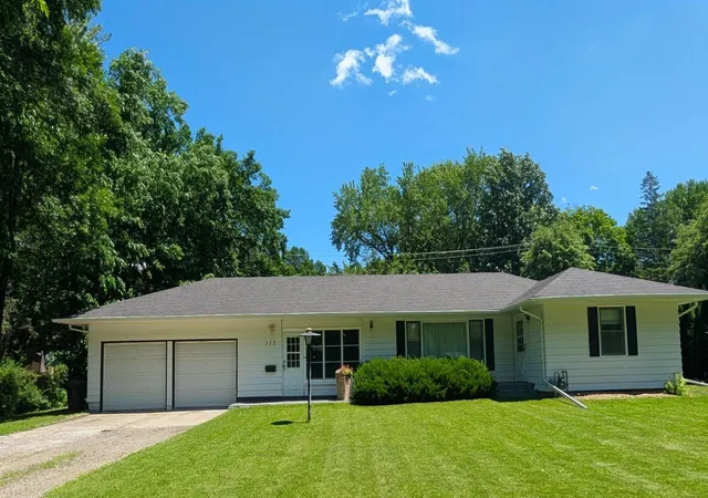 Photo 4 of Single family home for sale at 112 S 12th Street, Montevideo, MN 56265 | MLS# 7091772 | Listing updated on 2026-09-12