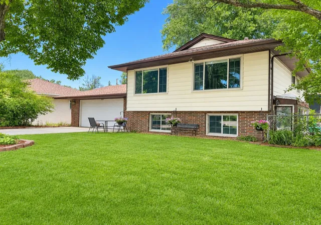 1st image of 3629 Coolidge St Ne, Saint Anthony, MN 55418 | MLS# 7091788