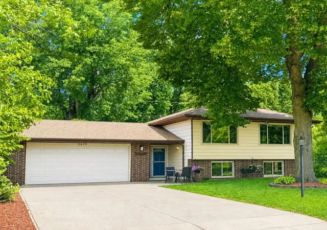 2nd image of 3629 Coolidge St Ne, Saint Anthony, MN 55418 | MLS# 7091788