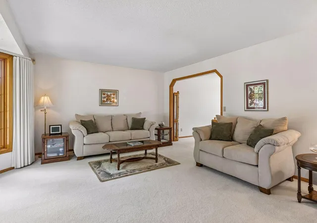 Homes for sale in Vadnais Heights, MN | 156 Red Oaks Dr, Vadnais Heights, MN 55127 | MLS# 7091807