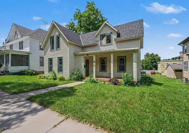 1st image of 816 W 5th St, Red Wing, MN 55066 | MLS# 7091822