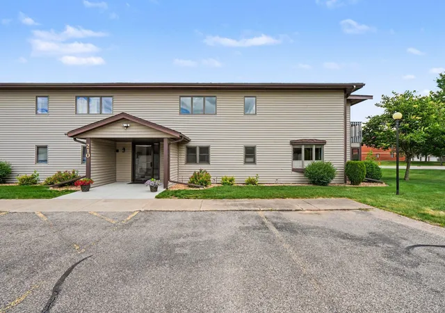 2nd image of 210 Sargent Dr #101, Red Wing, MN 55066 | MLS# 7091828