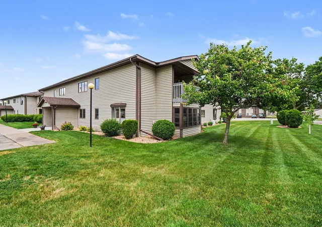3rd image of 210 Sargent Dr, Red Wing, MN 55066