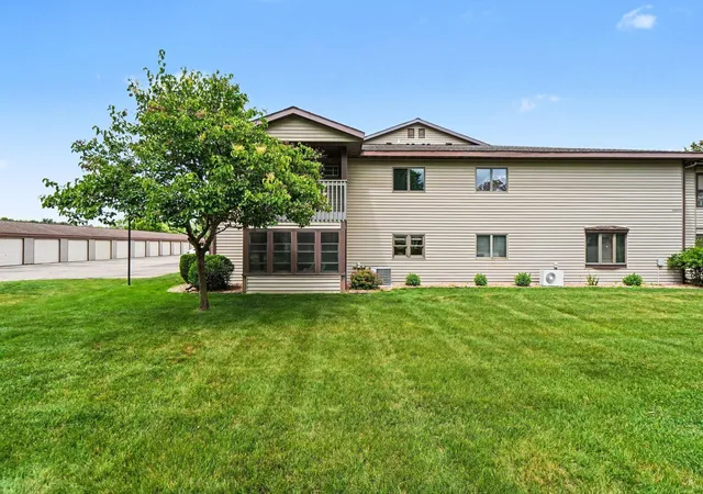 4th image of 210 Sargent Dr, Red Wing, MN 55066