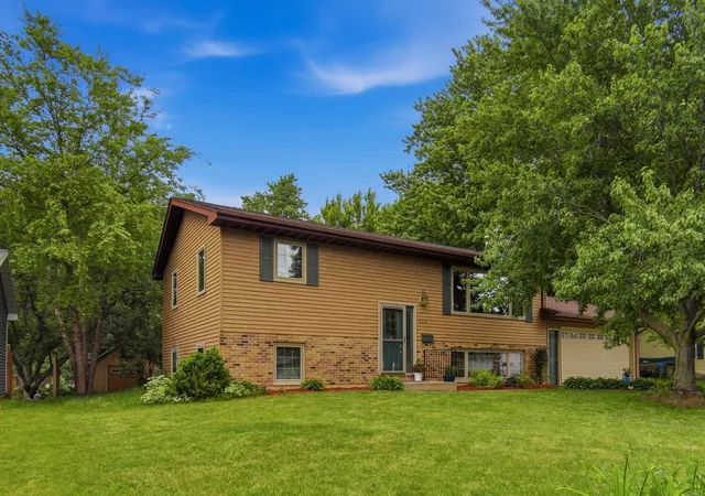 Homes for sale in Eyota, MN | 323 7th St Sw, Eyota, MN 55934 | MLS# 7091855