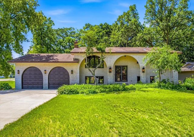 Homes for sale in Shoreview, MN | 316 Colleen Ave, Shoreview, MN 55126 | MLS# 7091856