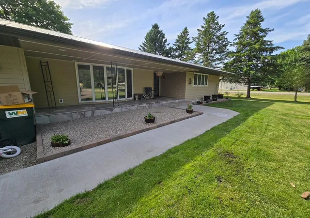 Homes for sale in Litchfield, MN | 427 Lori Ln, Litchfield, MN 55355 | MLS# 7091873
