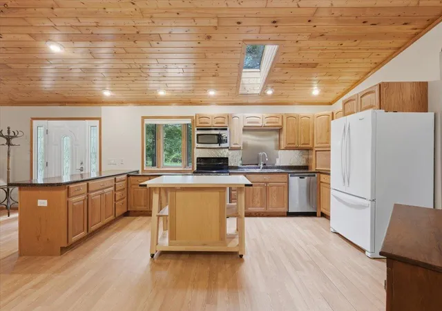 Homes for sale in Siren, WI | 25119 Shady Oaks Ln, Siren, WI 54872 | MLS# 7091875