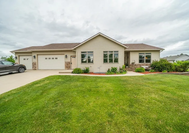 Photo 3 of Single family home for sale at 969 32nd Street S, Moorhead, MN 56560 | MLS# 7091881 | Listing updated on 2026-08-22