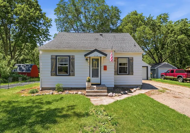 Homes for sale in Litchfield, MN | 719 N Ramsey Ave, Litchfield, MN 55355 | MLS# 7091902