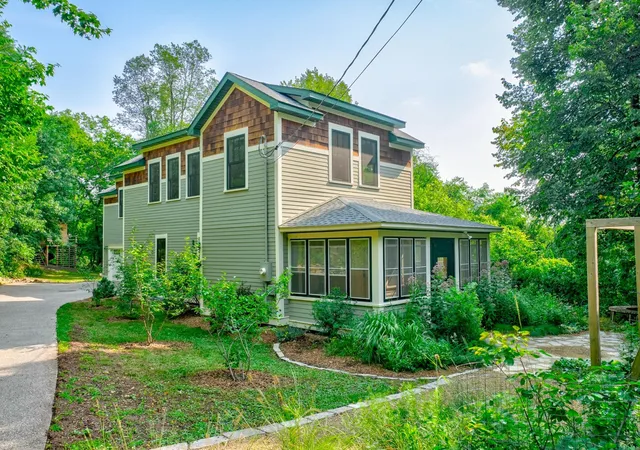 Photo 2 of Single family home for sale at 1401 Broadway St N, Stillwater, MN 55082 | MLS# 7091903 | Listing updated on 2026-09-22