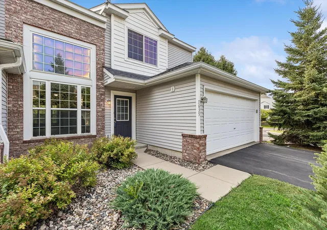 2nd image of 7635 Arboretum Village Ct, Chanhassen, MN 55317 | MLS# 7091908