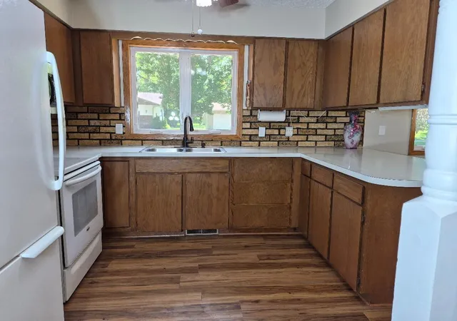 4th image of 302 Sunrise Ln, Marshall, MN 56258 | MLS# 7091910
