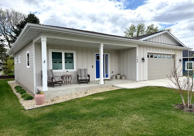 1st image of 704 Maple Pl, Northfield, MN 55057 | MLS# 7091920