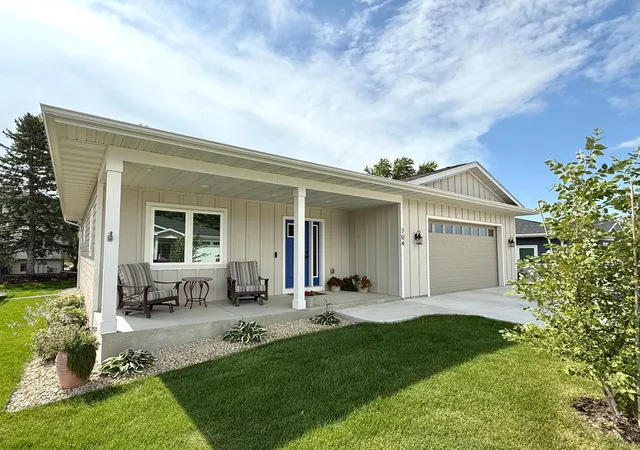 Photo 3 of Single family home for sale at 704 Maple Pl, Northfield, MN 55057 | MLS# 7091920 | Listing updated on 2026-09-04