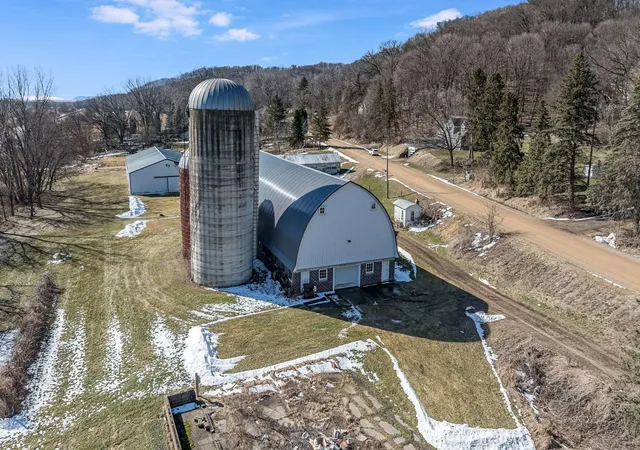Photo 3 of Single family home for sale at 48050 Old River Blf Rd, Saint Peter, MN 56082 | MLS# 7091921 | Listing updated on 2026-09-23
