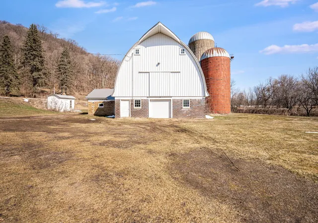 Photo 3 of Single family home for sale at 48050 Old River Blf Rd, Saint Peter, MN 56082 | MLS# 7091921 | Listing updated on 2026-09-23